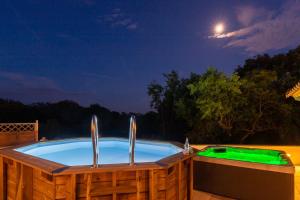 Bazén v ubytování Holiday Home Rajna nebo v jeho okolí