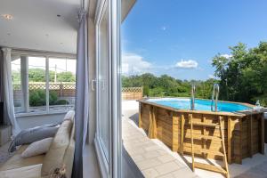 Bazén v ubytování Holiday Home Rajna nebo v jeho okolí