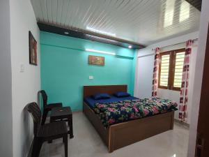 Ένα ή περισσότερα κρεβάτια σε δωμάτιο στο Him-Kim Homestays +3 φωτογραφίες