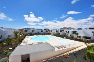 an aerial view of a swimming pool at a resort at Book Jet - Casilla de Costa Dreams in Villaverde