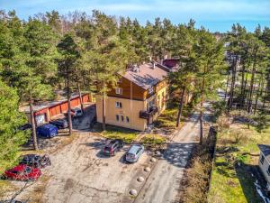 an aerial view of a house with cars parked in a driveway at Cozy apartment in beautiful nature in Yarvekyulya