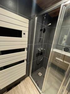 Bilik mandi di Le Pierrer 5 4 couchages