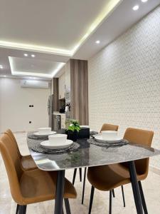 a dining room with a table and chairs at Khozama Living 2 - Alnahda in Jeddah
