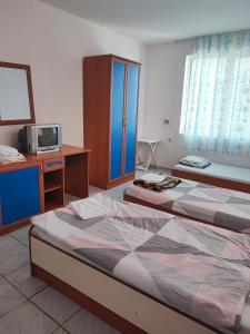 a hotel room with two beds and a tv at Fa Mol in Sunny Beach