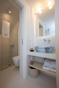 Koupelna v ubytování Cavo Blue Villas