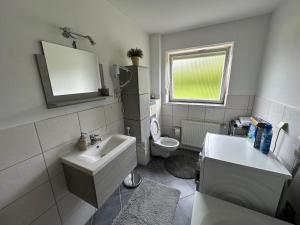 Koupelna v ubytování Stilvolle 2-Zimmer-Anliegerwohnung in Tuttlingen + 4 fotografie