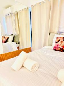 Postel nebo postele na pokoji v ubytování Jacuzzi Experience by perfect-living Ιωάννινα