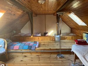 Postel nebo postele na pokoji v ubytování Cat’s House- Dům u třech koček