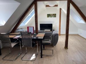 Μια τηλεόραση ή/και κέντρο ψυχαγωγίας στο Gemütliche Ferienwohnung, zentral gelegen