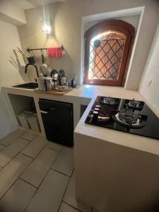 a kitchen with a stove and a counter top at Villa Alberto in Sulmona