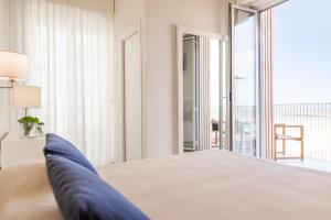A bed or beds in a room at Hotel Capanni