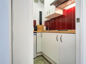 Kuchyňa alebo kuchynka v ubytovaní Pura Vida Apartment by Hello Homes Sitges