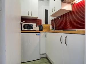 Kuchyňa alebo kuchynka v ubytovaní Pura Vida Apartment by Hello Homes Sitges