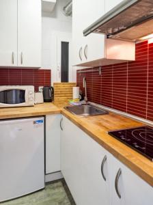 Kuchyňa alebo kuchynka v ubytovaní Pura Vida Apartment by Hello Homes Sitges