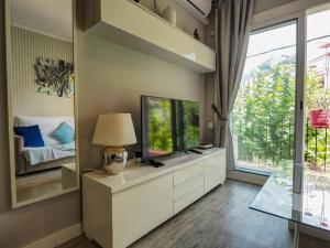 Televízia a/alebo spoločenská miestnosť v ubytovaní Pura Vida Apartment by Hello Homes Sitges