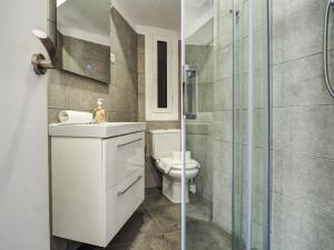 Kúpeľňa v ubytovaní Pura Vida Apartment by Hello Homes Sitges