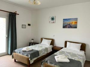 Postel nebo postele na pokoji v ubytování Poseidon Beach Bar & Restaurant Apartments