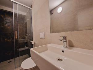 Koupelna v ubytování Room D
