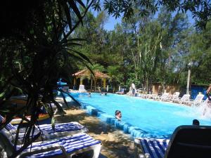 The swimming pool at or close to Pousada Fazendinha Tatuira