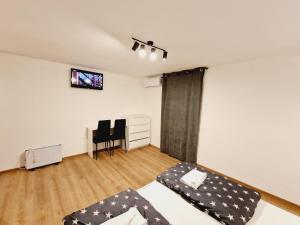 Postel nebo postele na pokoji v ubytování Room D + 4 fotografie