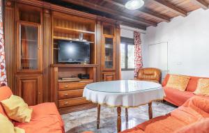 Setusvæði á 3 Bedroom Stunning Home In Cordoba