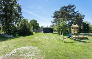 Beautiful Home In Rudkøbing With Wifi的儿童游玩区