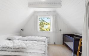Beautiful Home In Rudkøbing With Wifi客房内的一张或多张床位