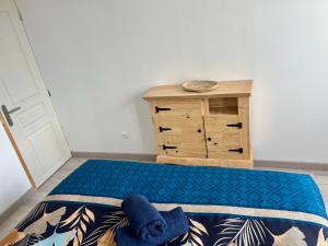 Gambar di galeri bagi Maison atypique centre-village au calme avec vue sur les toits di Cormeilles