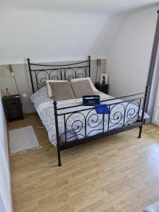 Кровать или кровати в номере Chambre d'hôte proche d'Étretat