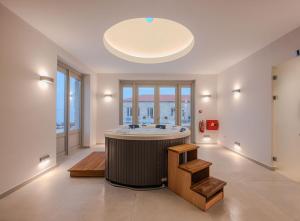 Χώρος καθιστικού στο Sampatiki Suites & Spa - Luxury Seaview Suites - Opened 2024