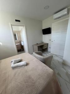 a bedroom with a bed with two towels on it at Affittacamere Dersole in Striano