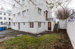 Το κτήριο όπου στεγάζεται  το διαμέρισμα