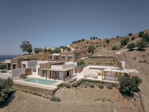 una vista aérea de una casa en ArtOikia Luxury Villas, By Hellocrete, en Saktoúria