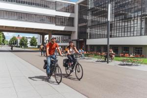 Катання на велосипеді по території Spa Apartment am Bauhausmuseum або околицях