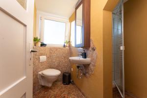 Ένα μπάνιο στο Ferienwohnung Hahne +24 φωτογραφίες