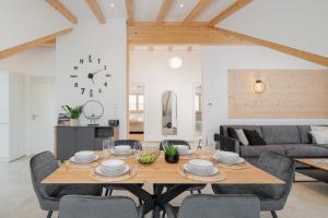 a dining room with a table and chairs at FENJOY Ferienapartments am Chiemsee mit Bergblick in Bernau am Chiemsee