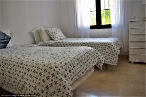 Posteľ alebo postele v izbe v ubytovaní Superior 3BR GolfLA Apartment Minutes from Puerto Banus & Marbella + 37 fotografií