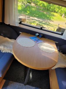 Fotografie z fotogalerie ubytování Blankaholm husvagn Knaus v destinaci Blankaholm