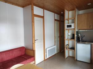 Kuchnia lub aneks kuchenny w obiekcie Camping Onlycamp Les Petites Roches