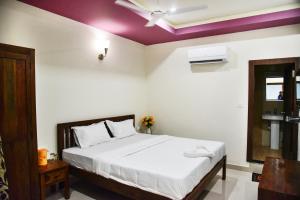 a bedroom with a bed with a purple ceiling at Hotel Global Inn in Udaipur