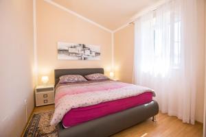 Giường trong phòng chung tại Villa Michelle
