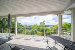 Ein Balkon oder eine Terrasse in der Unterkunft Hotel Zum Halbmond