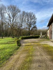 Zahrada ubytování Gîte du Prieuré de Corbrandes - Longère typique en pleine nature - Entre Chambord et Beauval, 6 pers, animaux OK