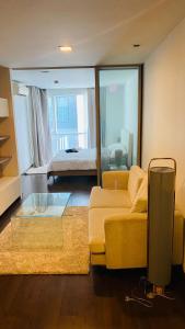 Et opholdsområde på LIV@5 Condominium