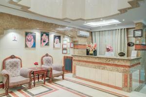 a waiting room with two chairs and a table at Hayah Al Waha Hotel in Al Madinah