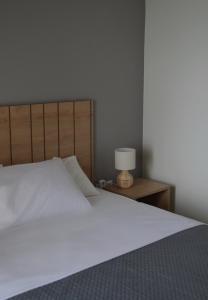 Postel nebo postele na pokoji v ubytování Rondo's Hotel