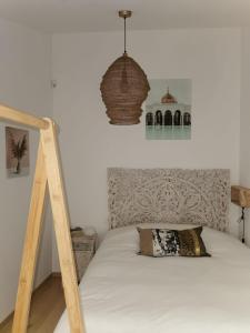 a bedroom with a bed with a wooden ladder at Logement Le Bois Le Prêtre Pont-à-Mousson in Pont-à-Mousson