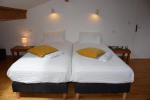 Łóżko lub łóżka w pokoju w obiekcie Chalet L Olan 15p Emplacement exceptionnel grand terrain