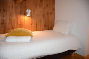Łóżko lub łóżka w pokoju w obiekcie Chalet L Olan 15p Emplacement exceptionnel grand terrain
