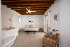 Postel nebo postele na pokoji v ubytování Cavo Blue Villas